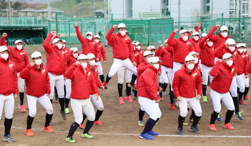 選抜出場がが決定し喜ぶ智弁学園ナイン（撮影・清水貴仁）