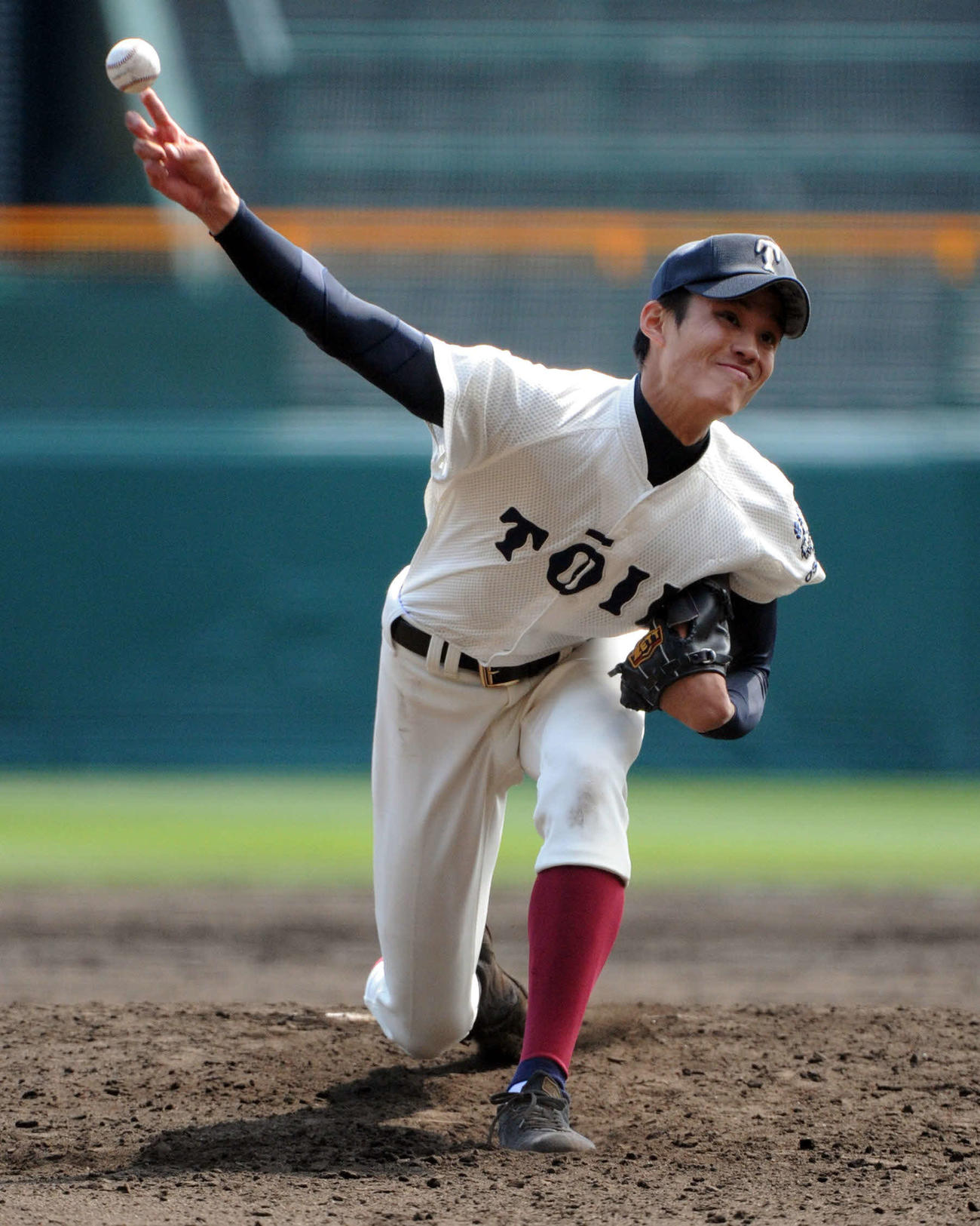 12年センバツで力投する大阪桐蔭時代の藤浪晋太郎（2012年4月4日撮影）