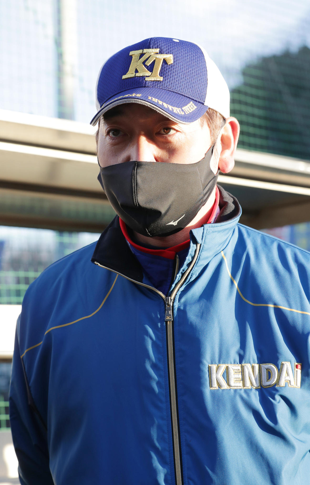 センバツ出場を決め取材に応じる高崎健康福祉大高崎・青柳監督（撮影・河野匠）