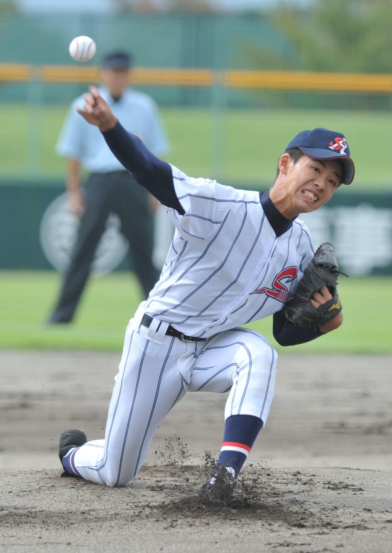 15年の秋季宮城県大会で登板する岩佐公太さん
