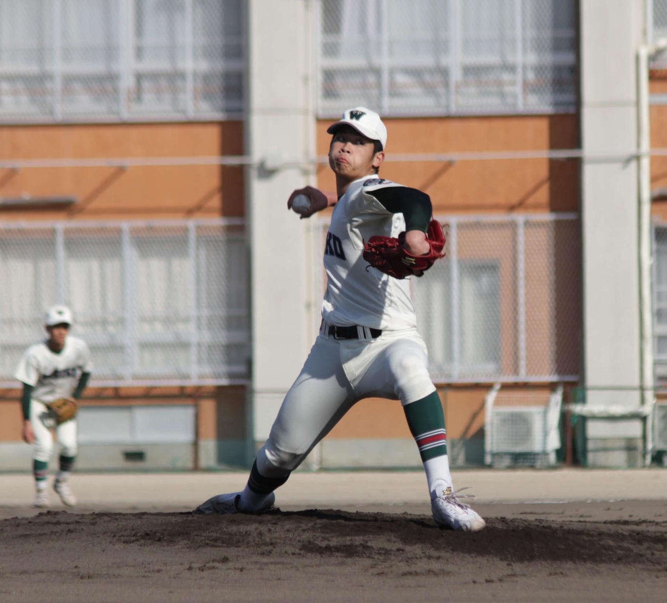 今季初実戦の紅白戦で力投する市和歌山・小園（撮影・酒井俊作）