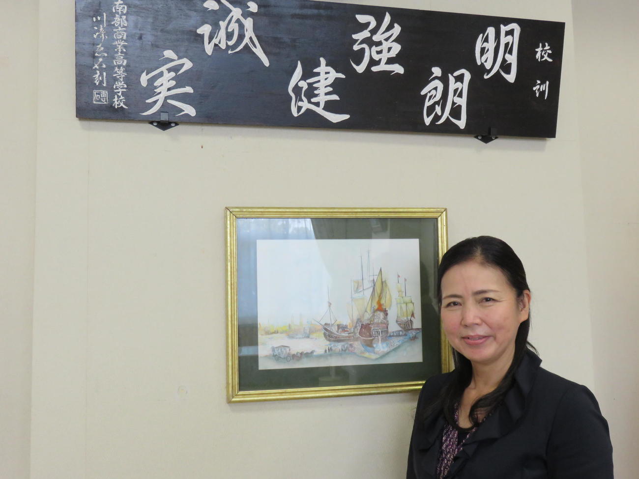 沖縄県初の女子硬式野球部を発足させた南部商・仲山久美子校長（撮影・寺尾博和）