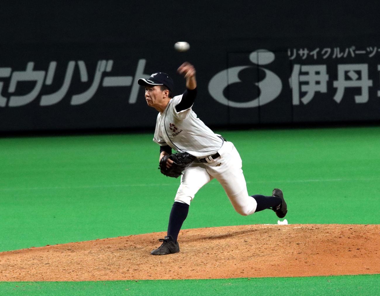 札幌ドームでの紅白戦に登板した北海エース木村（撮影・永野高輔）