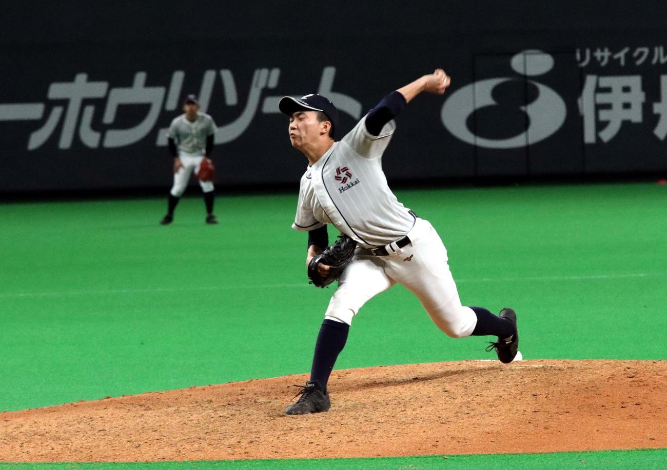 札幌ドームでの紅白戦に登板した北海エース木村（撮影・永野高輔）
