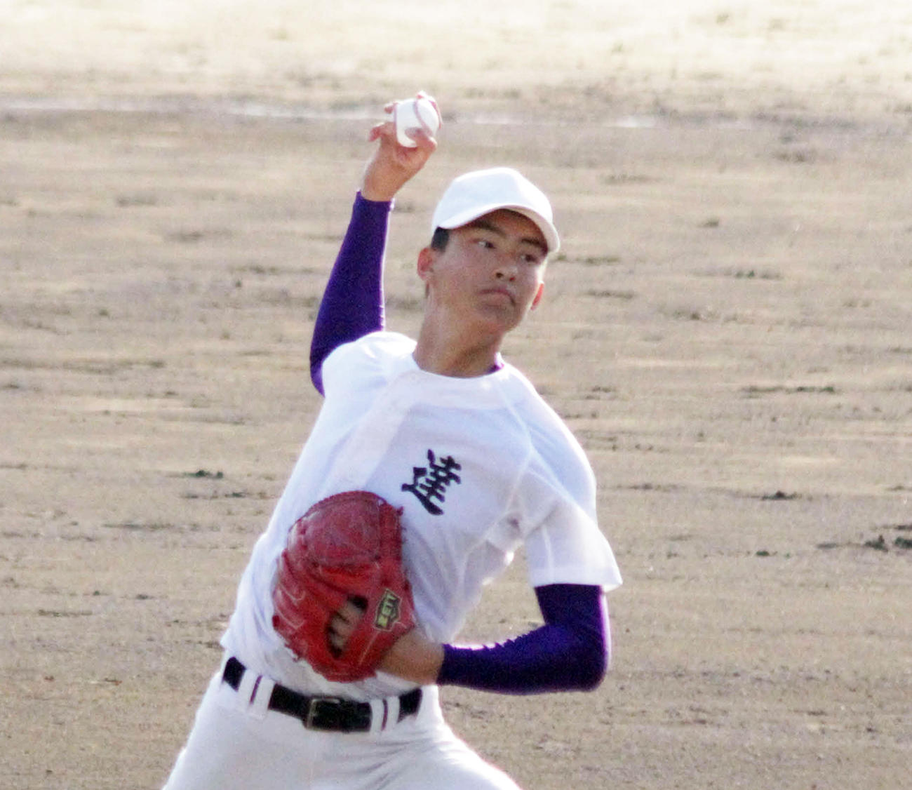 紅白戦で力投した天理・達孝太（撮影・酒井俊作）