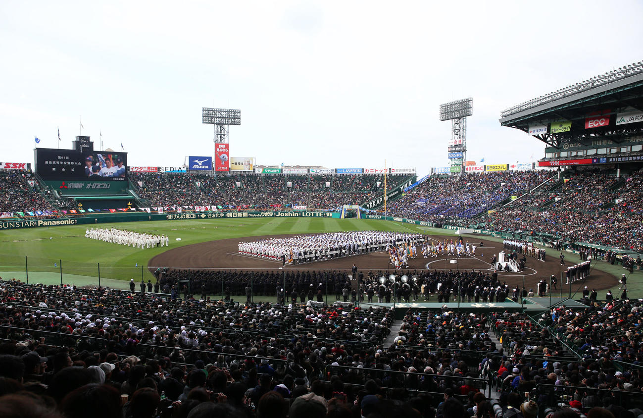 センバツの開会式が行われた甲子園球場（19年3月23日）