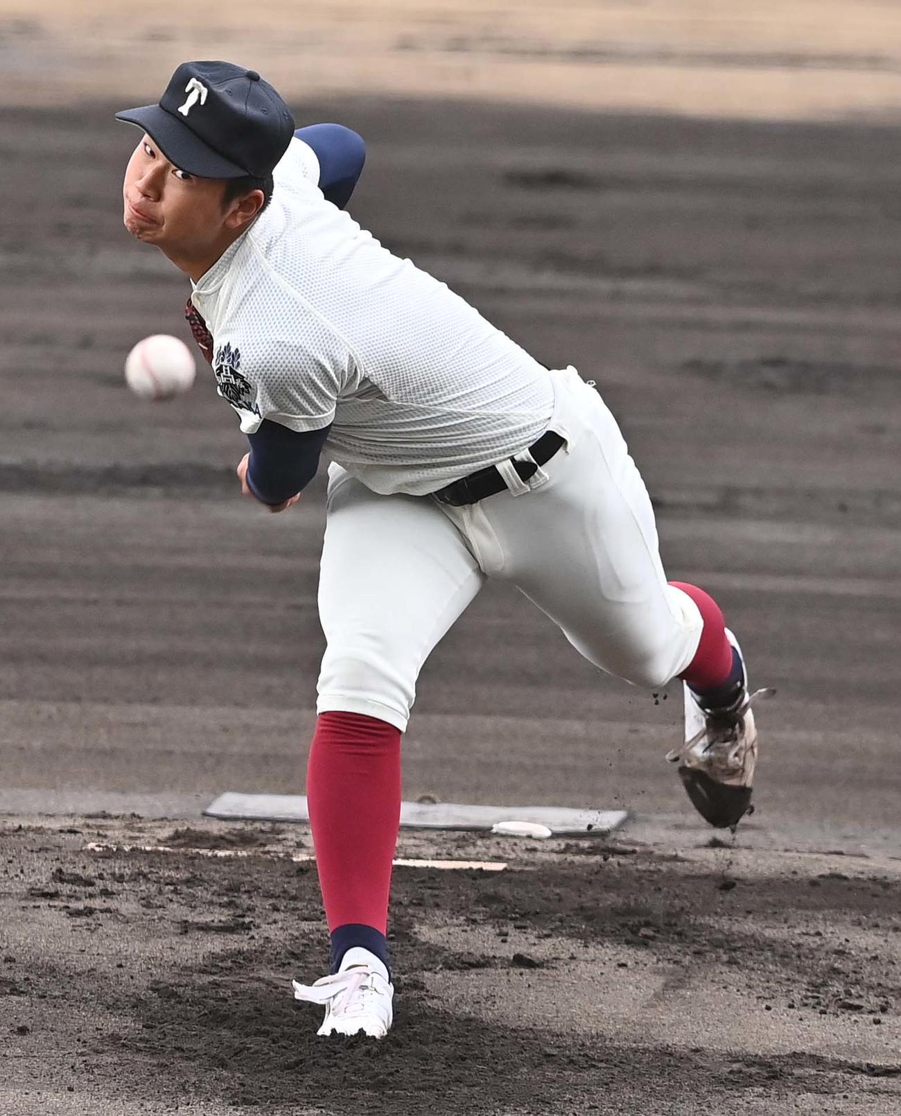 先発した大阪桐蔭・松浦慶斗は4イニングを無失点に抑えた（撮影・上田博志）