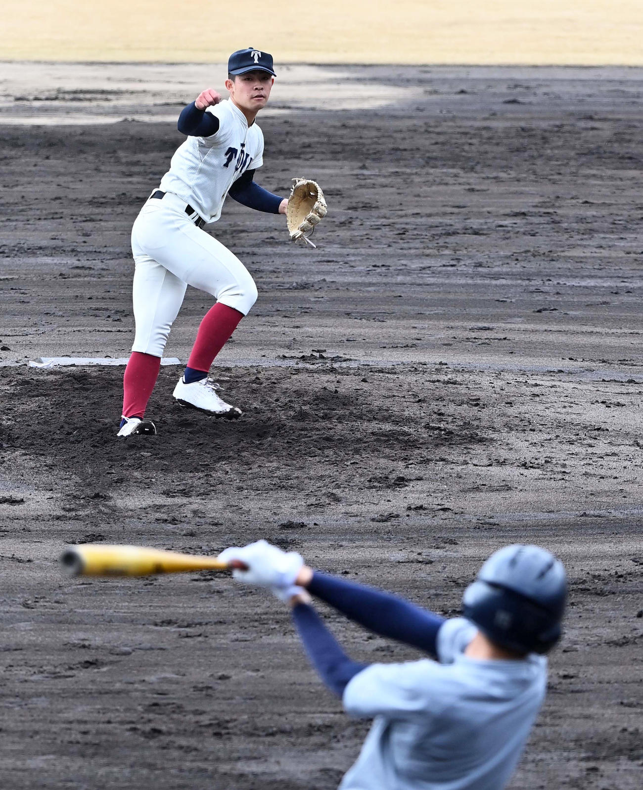 5回表京都外大西2死三塁、大阪桐蔭・関戸は三振を奪う（撮影・上田博志）