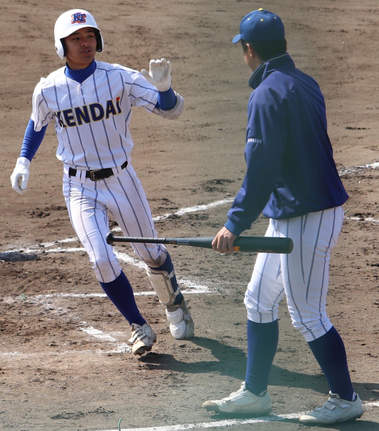強打破壊」の健大高崎快勝 吉里がチーム今季１号 - 高校野球 : 日刊