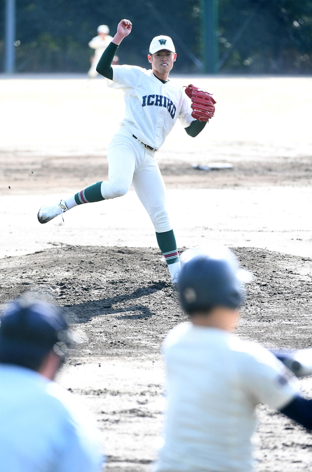 市和歌山対近大付　3回裏近大付2死二塁、有田を空振り三振に仕留める市和歌山・小園（撮影・前岡正明）