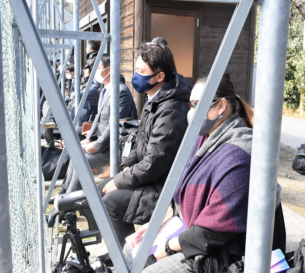 市和歌山対近大付戦に詰めかけた各球団のスカウト（撮影・前岡正明）