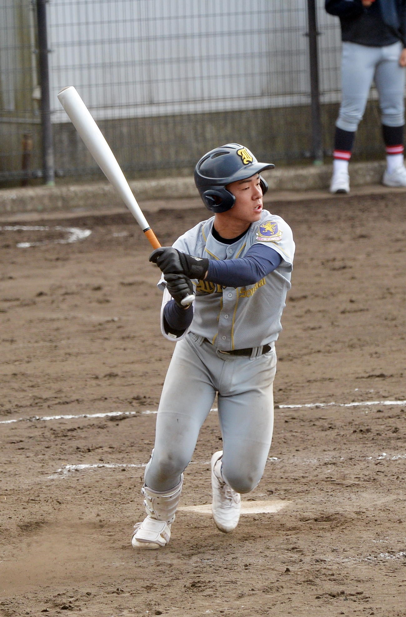 履正社対仙台育英　仙台育英7回裏2死満塁、3点適時二塁打を放つ渡辺（撮影・佐藤究）