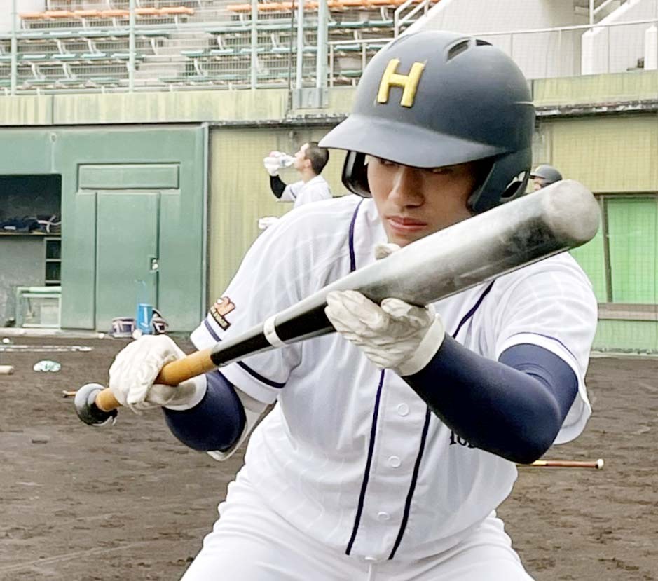 バント練習をする北海・杉林（北海高校提供）