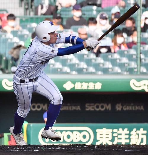 2回裏高崎健康福祉大高崎1死一塁、中越えに先制適時二塁打を放つ伊藤翔哉（撮影・上田博志）