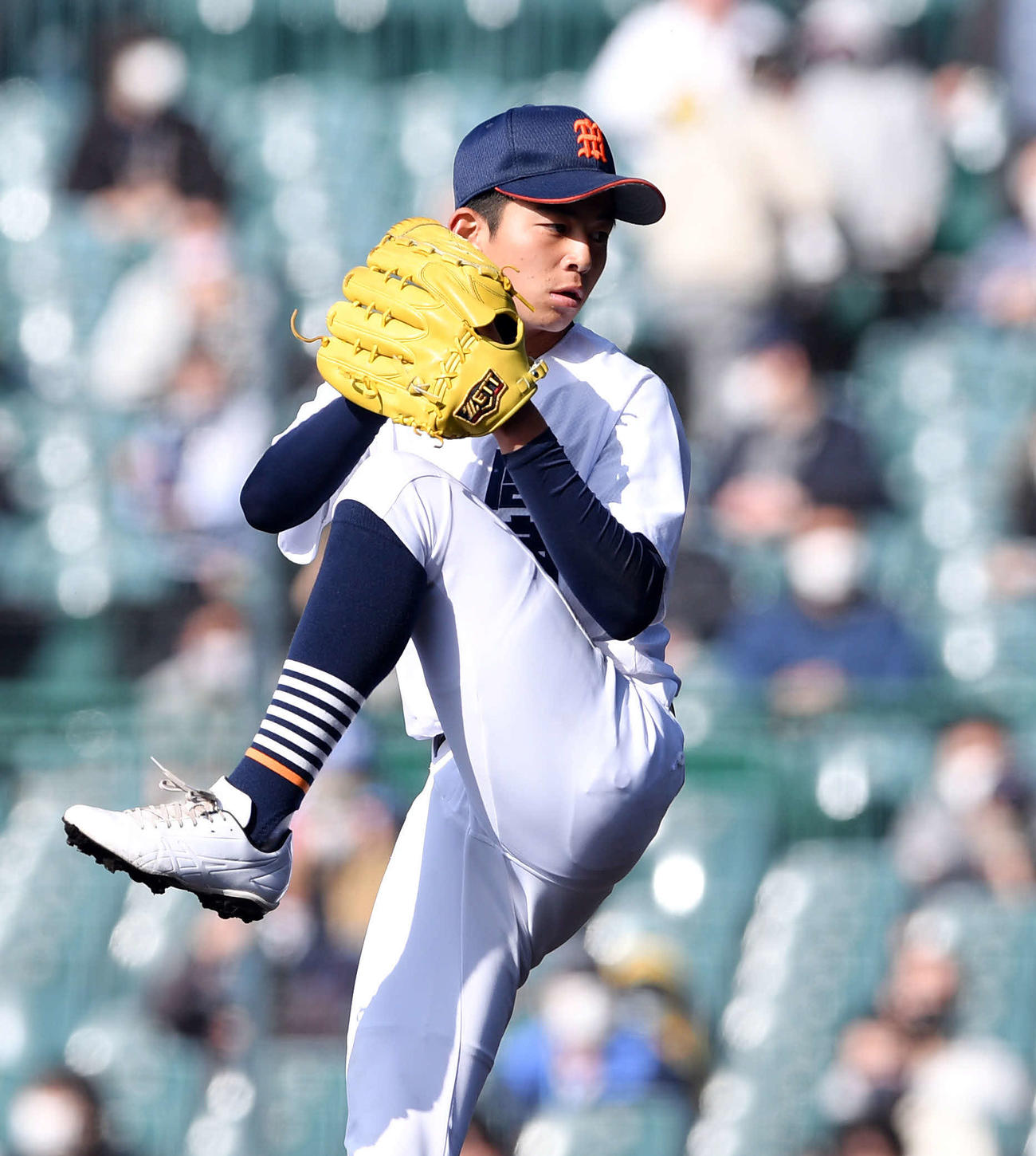 天理対宮崎商　宮崎商先発の日高（撮影・滝沢徹郎）