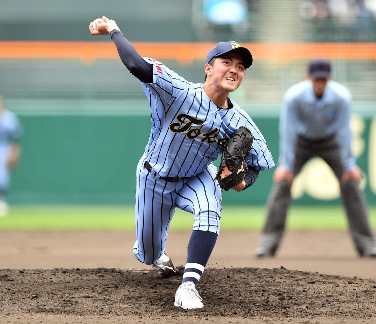 東海大相模対東海大甲府　東海大相模先発の石川（撮影・滝沢徹郎）