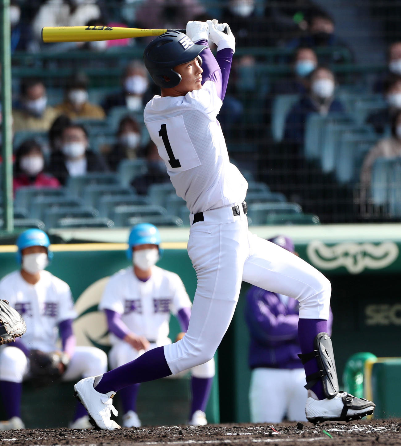 天理対宮崎商　2回表天理2死三塁、達は右前適時打を放つ（撮影・加藤哉）