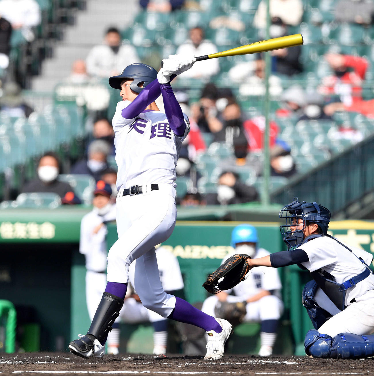 天理対宮崎商　2回表天理2死三塁、達は右前適時打を放つ（撮影・滝沢徹郎）