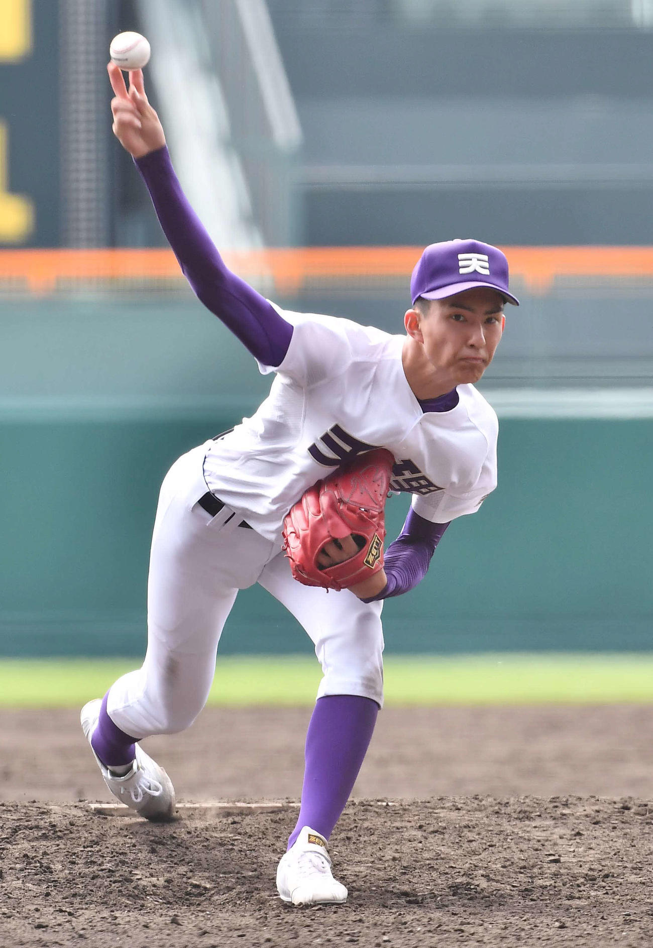 天理対宮崎商　6安打10奪三振1失点で完投した天理先発の達（撮影・上田博志）