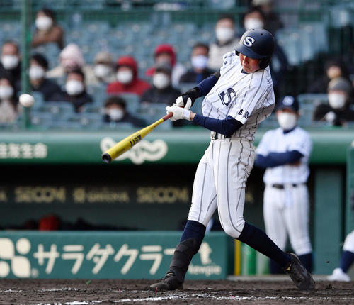 上田西対広島新庄　12回裏広島新庄2死一塁、花田はサヨナラ打を放つ（撮影・滝沢徹郎）