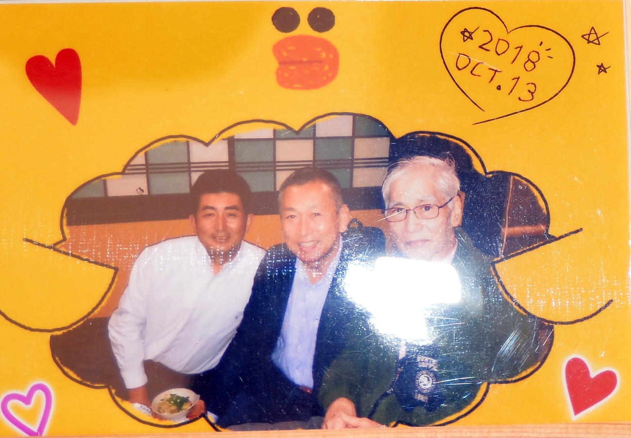 柴田・平塚監督（左）と和雄さん（右）（撮影・佐藤究）