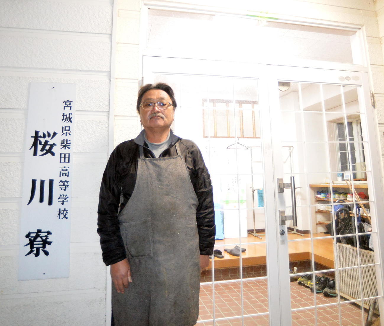 選手をサポートする桜川寮の国分さん（撮影・佐藤究）