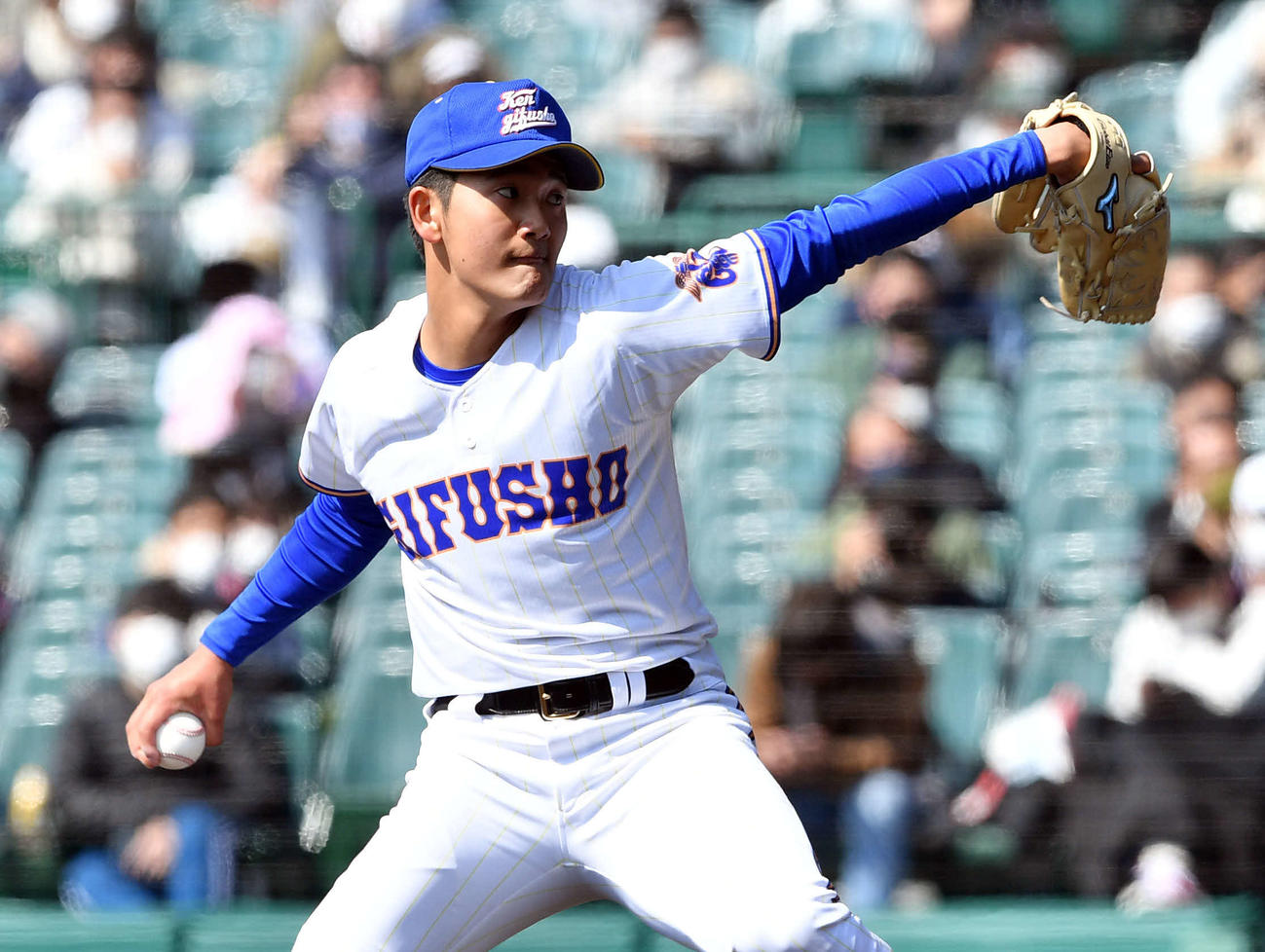 県岐阜商対市和歌山　県岐阜商2番手で投球する松野（撮影・滝沢徹郎）