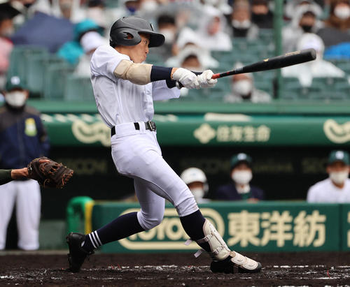 専大松戸対中京大中京　7回裏中京大中京2死二塁、左前からのランニング本塁打を放つ櫛田理貴（（撮影・清水貴仁）