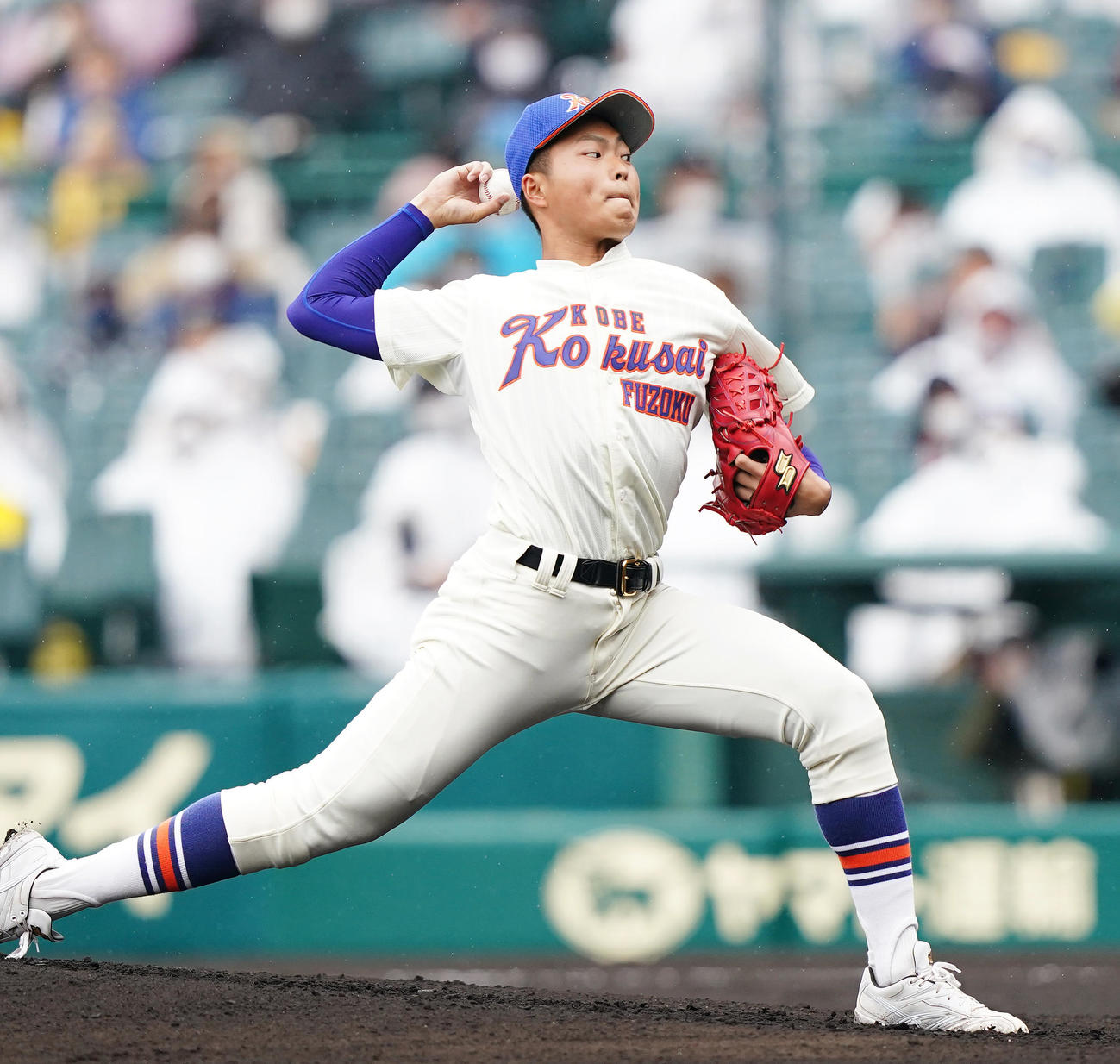 神戸国際大付先発の阪上（撮影・菅敏）