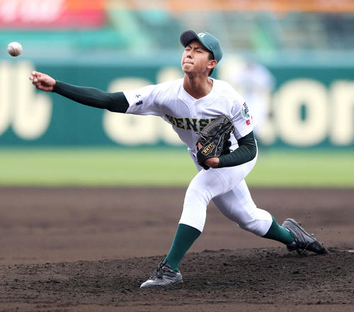 専大松戸対中京大中京、専大松戸先発の深沢鳳介（撮影・上山淳一）