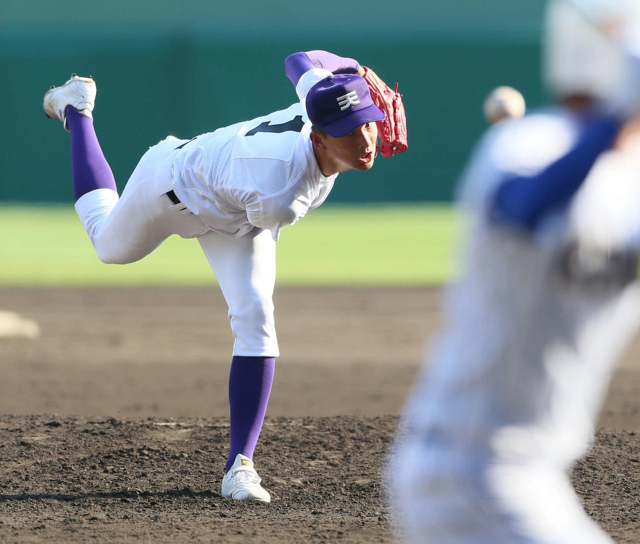 天理対高崎健康福祉大高崎　力投で2安打完封勝利を挙げた天理・達（撮影・上山淳一）