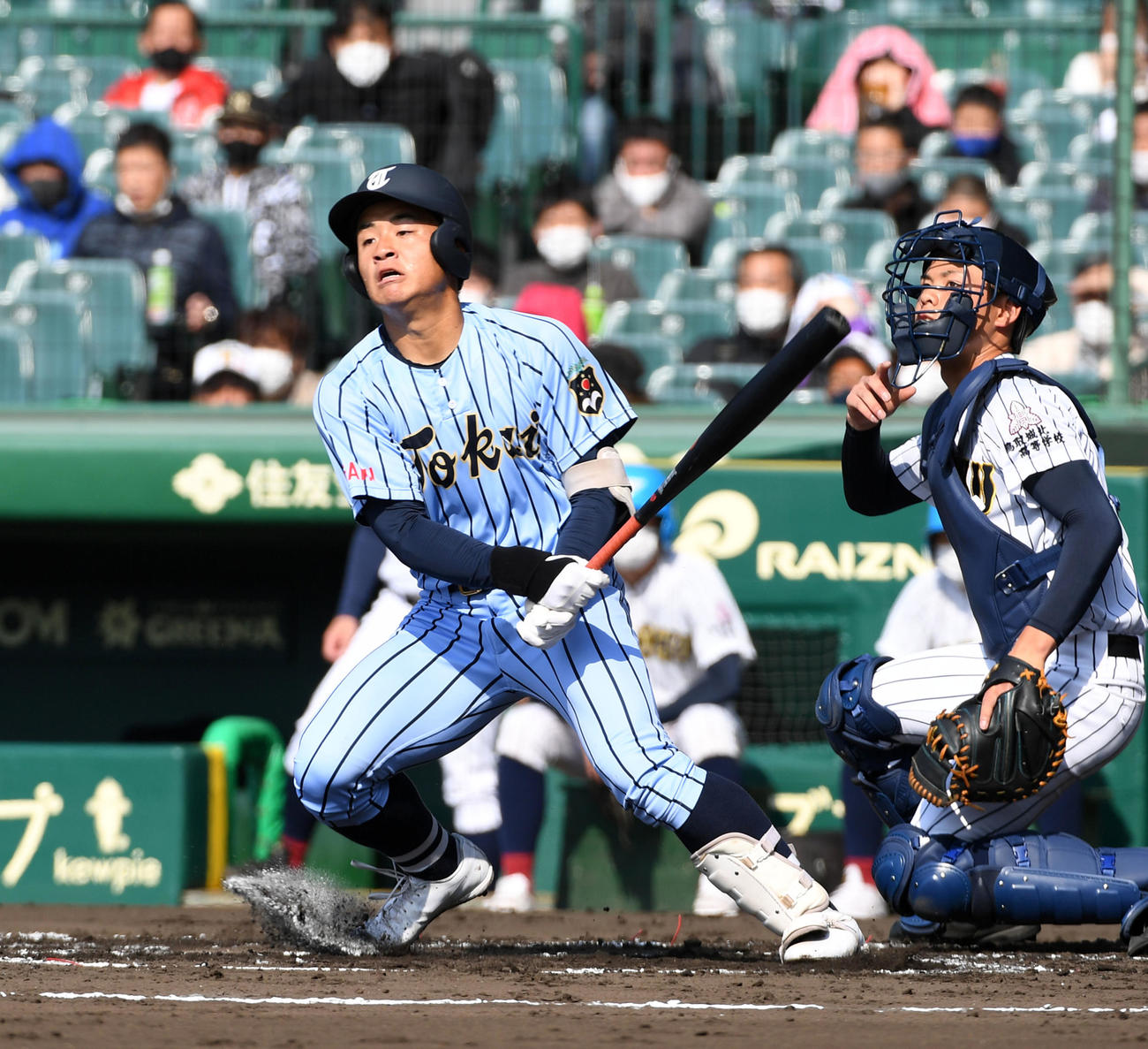 東海大相模対鳥取城北　2回表東海大相模1死二塁、佐藤は先制の左適時二塁打を放つ（撮影・前岡正明）