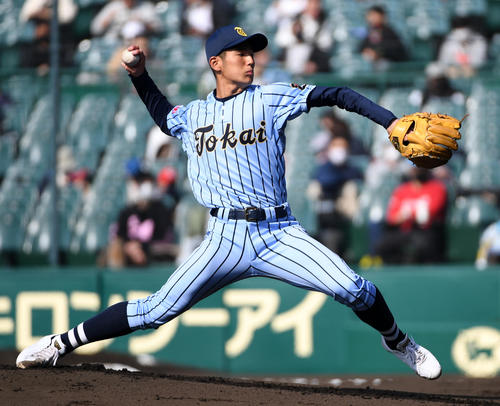東海大相模対鳥取城北　東海大相模先発の求（撮影・前岡正明）