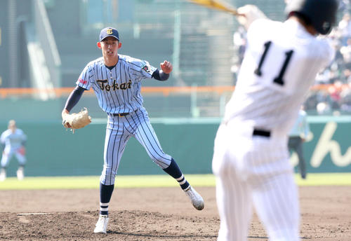 東海大相模対鳥取城北　5回、東海大相模2番手で登板の石田（撮影・上山淳一）