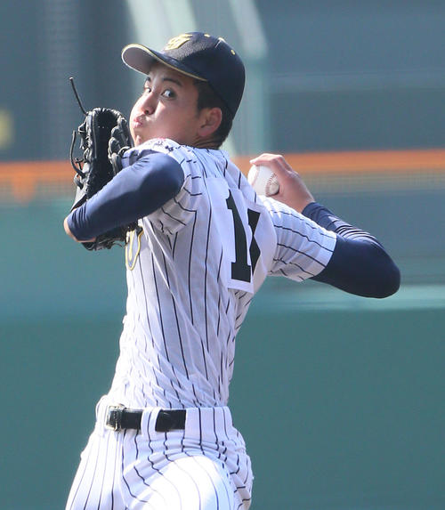 東海大相模対鳥取城北　力投する鳥取城北の山内（撮影・上山淳一）