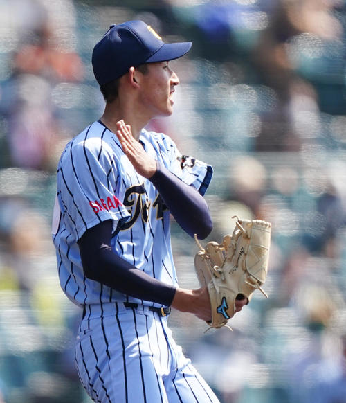 鳥取城北に勝利し、喜ぶ東海大相模・石田（撮影・菅敏）