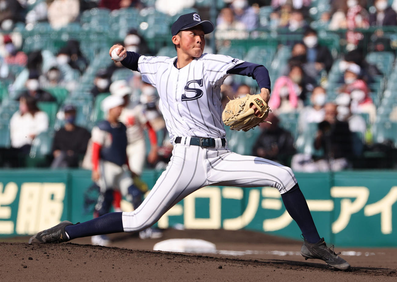 広島新庄対智弁学園　先発の広島新庄・花田侑樹（撮影・清水貴仁）