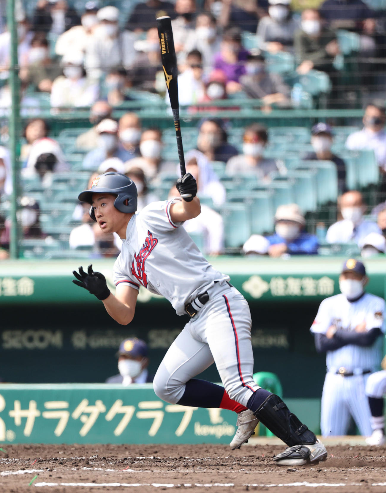 京都国際対東海大菅生　５回表京都国際２死満塁、左翼線へ走者一掃の逆転適時二塁打を放つ中川勇斗（撮影・清水貴仁）