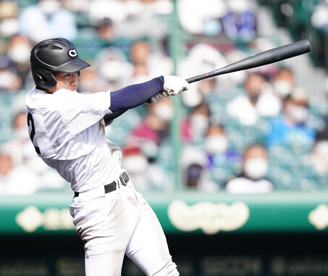 中京大中京対常総学院　3回表中京大中京2死二塁、左へ適時二塁打を放つ加藤（撮影・菅敏）