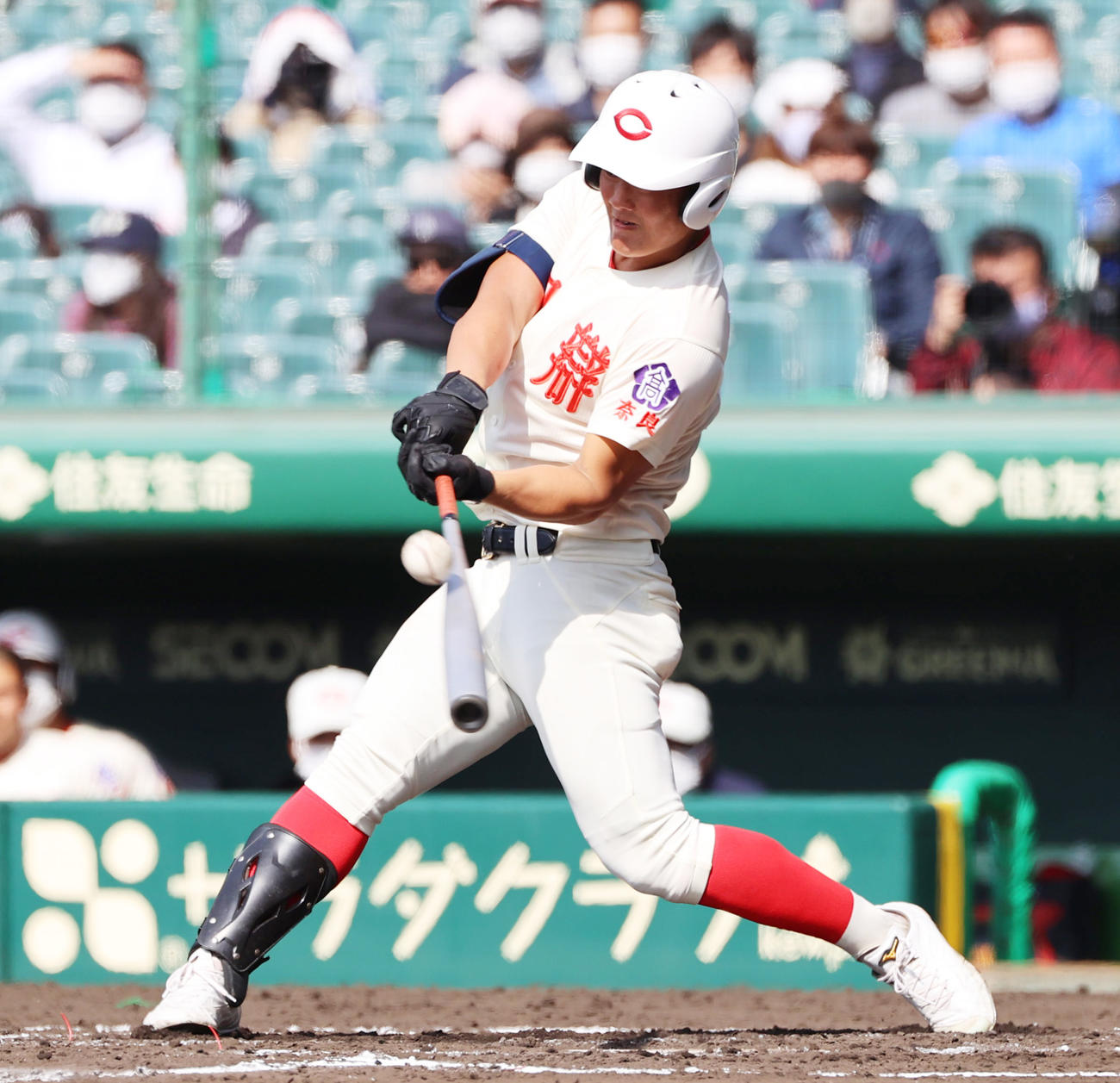広島新庄対智弁学園　３回裏智弁学園2死一、三塁、中前へ勝ち越し適時打を放つ前川右京（撮影・清水貴仁）