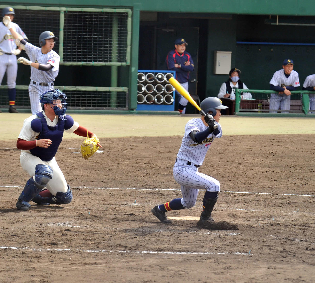 5回裏加藤学園1死満塁、右中間へ2点適時二塁打を放つ杉本