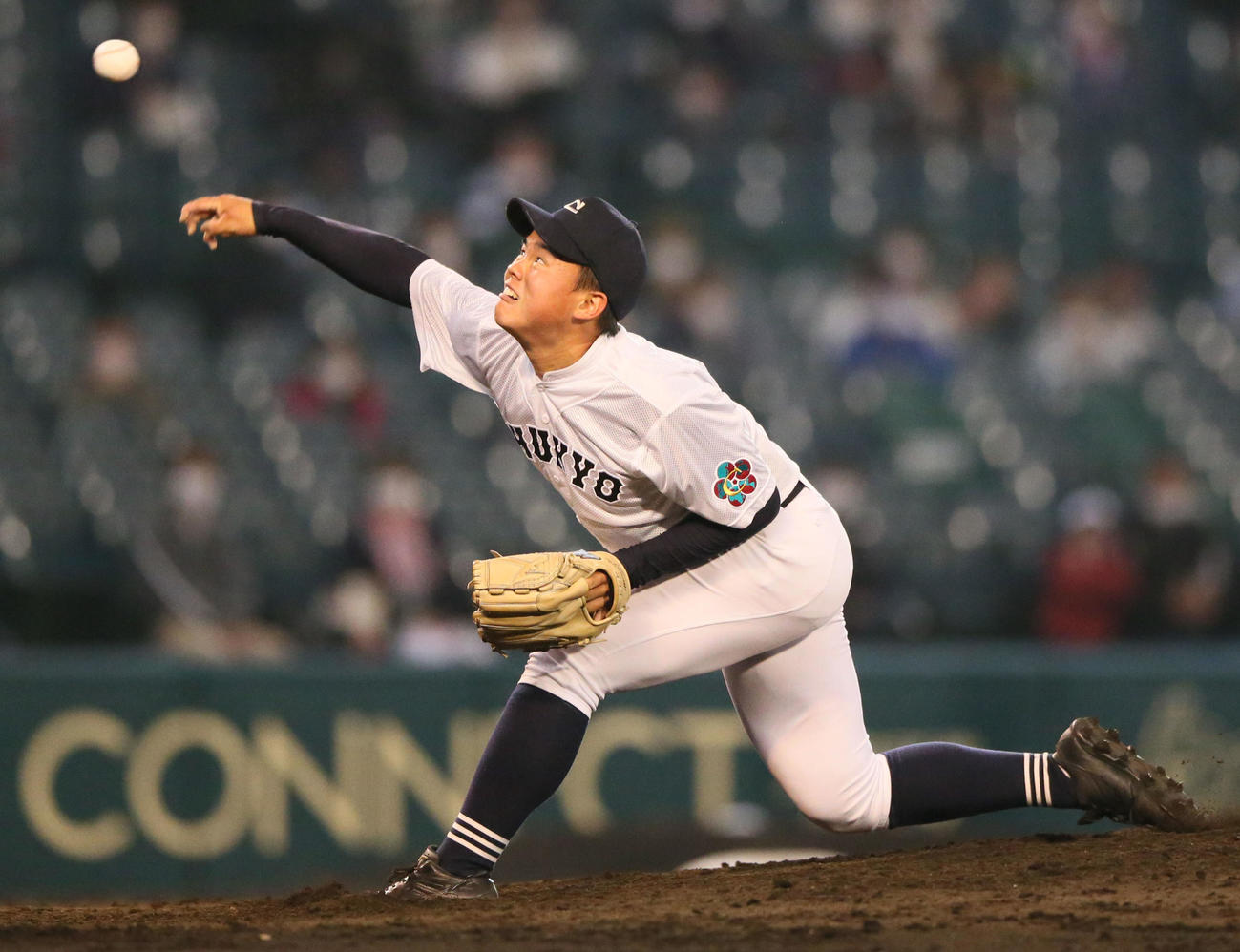 中京大中京対東海大菅生　力投する中京大中京エース畔柳（撮影・上山淳一）