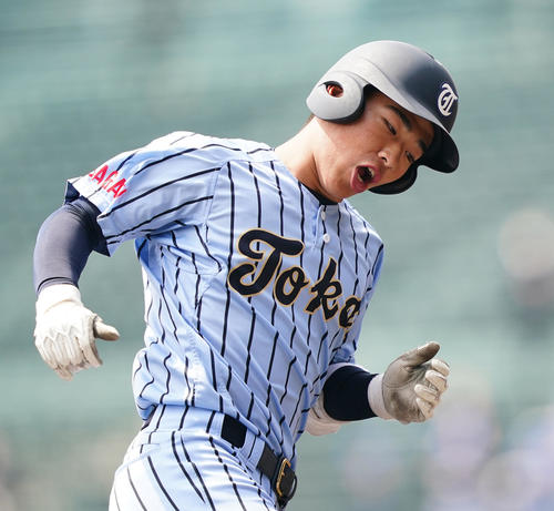 東海大相模・門馬監督次男「自分が」代行主将で1発 - 高校野球写真