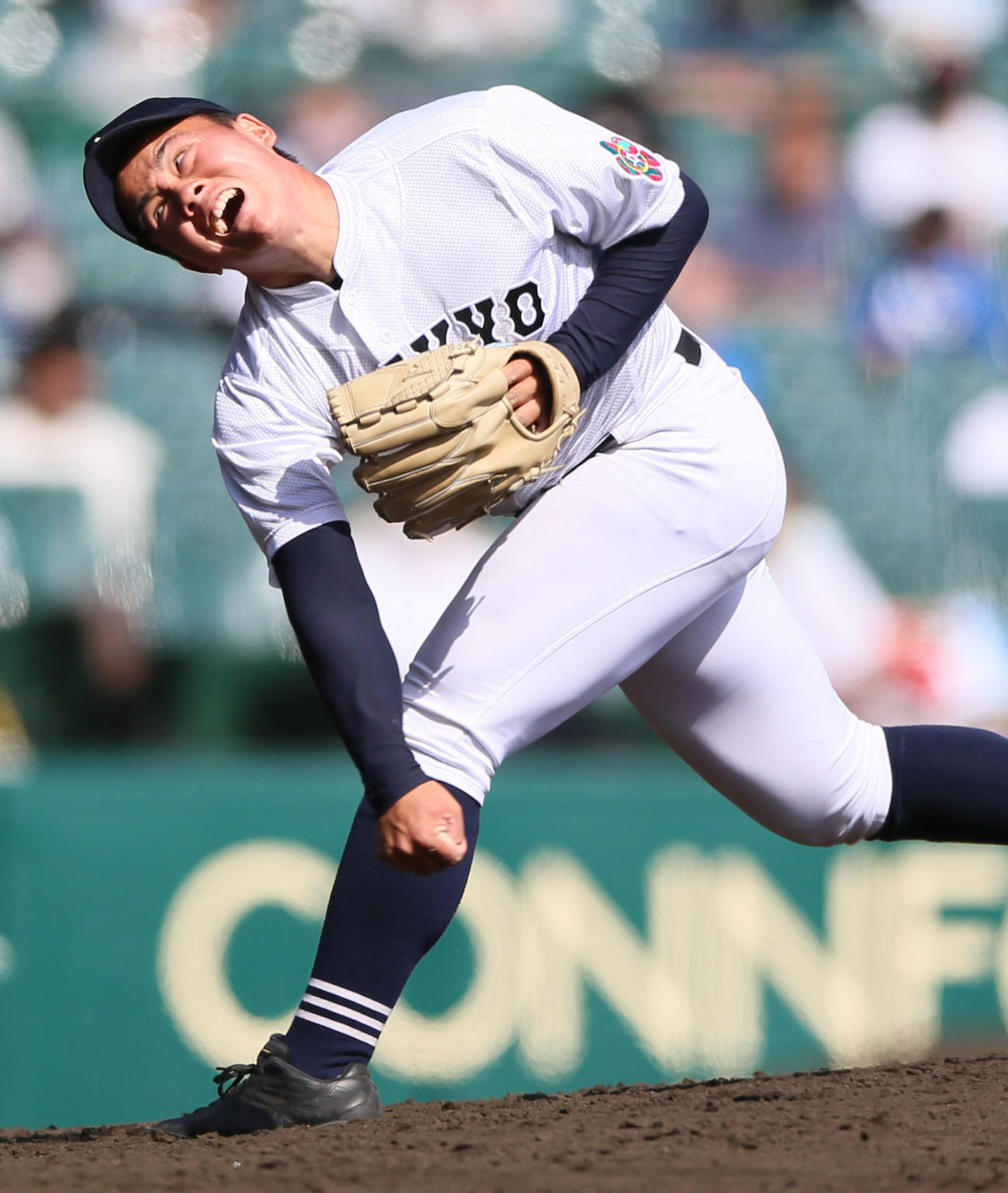 明豊対中京大中京　6回、力投する中京大中京エース畔柳（撮影・上山淳一）