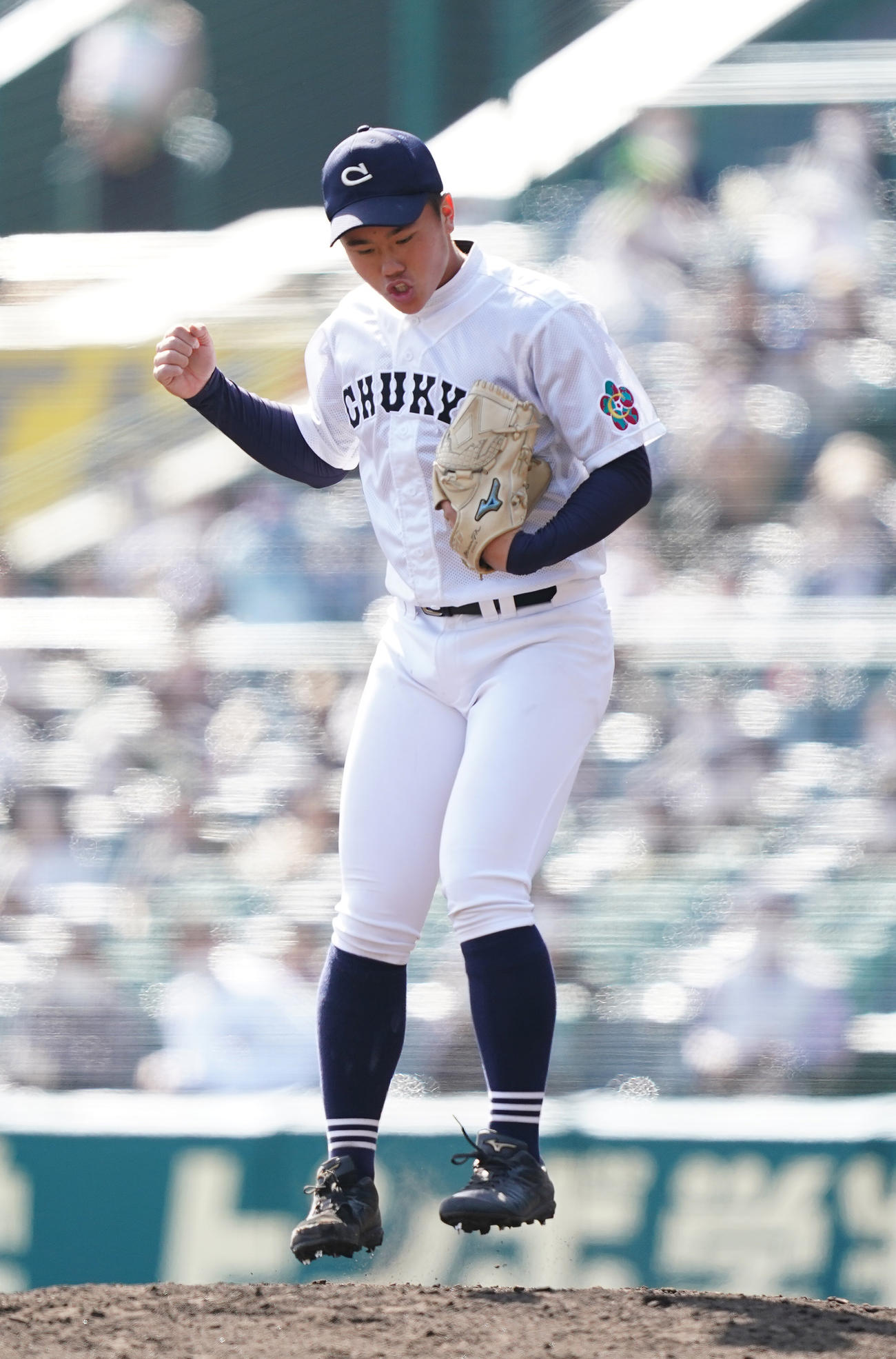 明豊対中京大中京　5回表明豊2死、米田友をニゴロに仕留め、ガッツポーズを見せる畔柳（撮影・菅敏）
