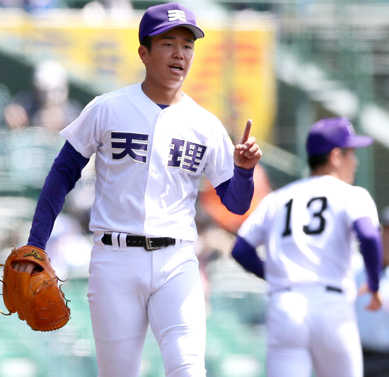 東海大相模対天理　6回、好投する天理先発の仲川（撮影・上山淳一）