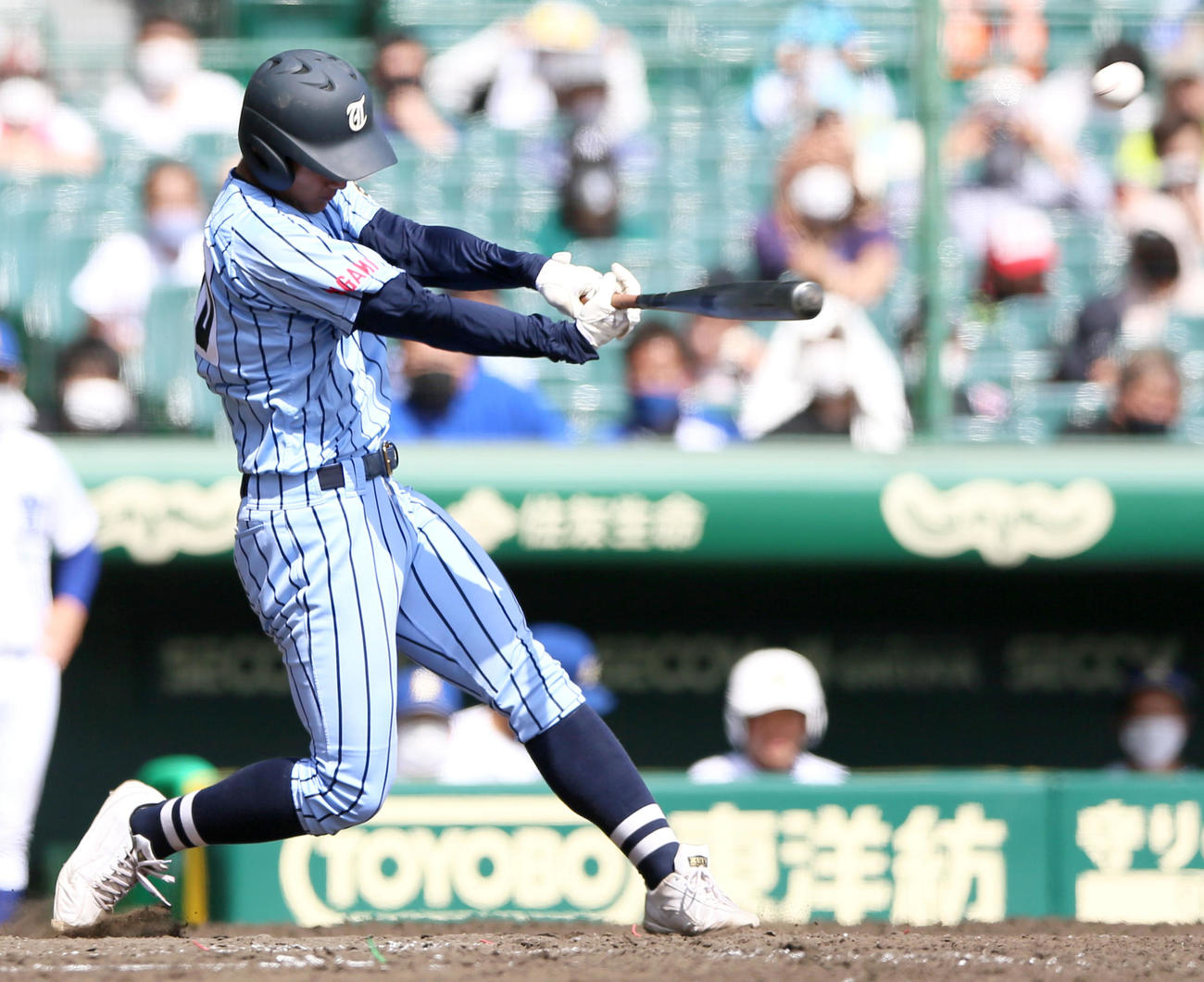 明豊対東海大相模　4回裏東海大相模2死二塁、求航太郎は左越え適時二塁打を放つ（撮影・上山淳一）