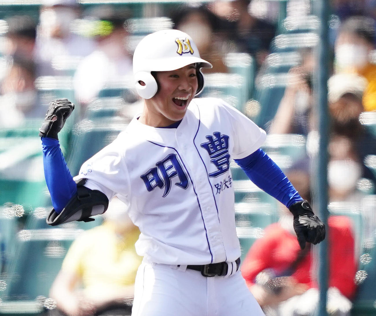明豊対東海大相模　1回裏明豊2死二塁、左前に先制の適時打を放ちガッツポーズを見せる黒木（撮影・菅敏）