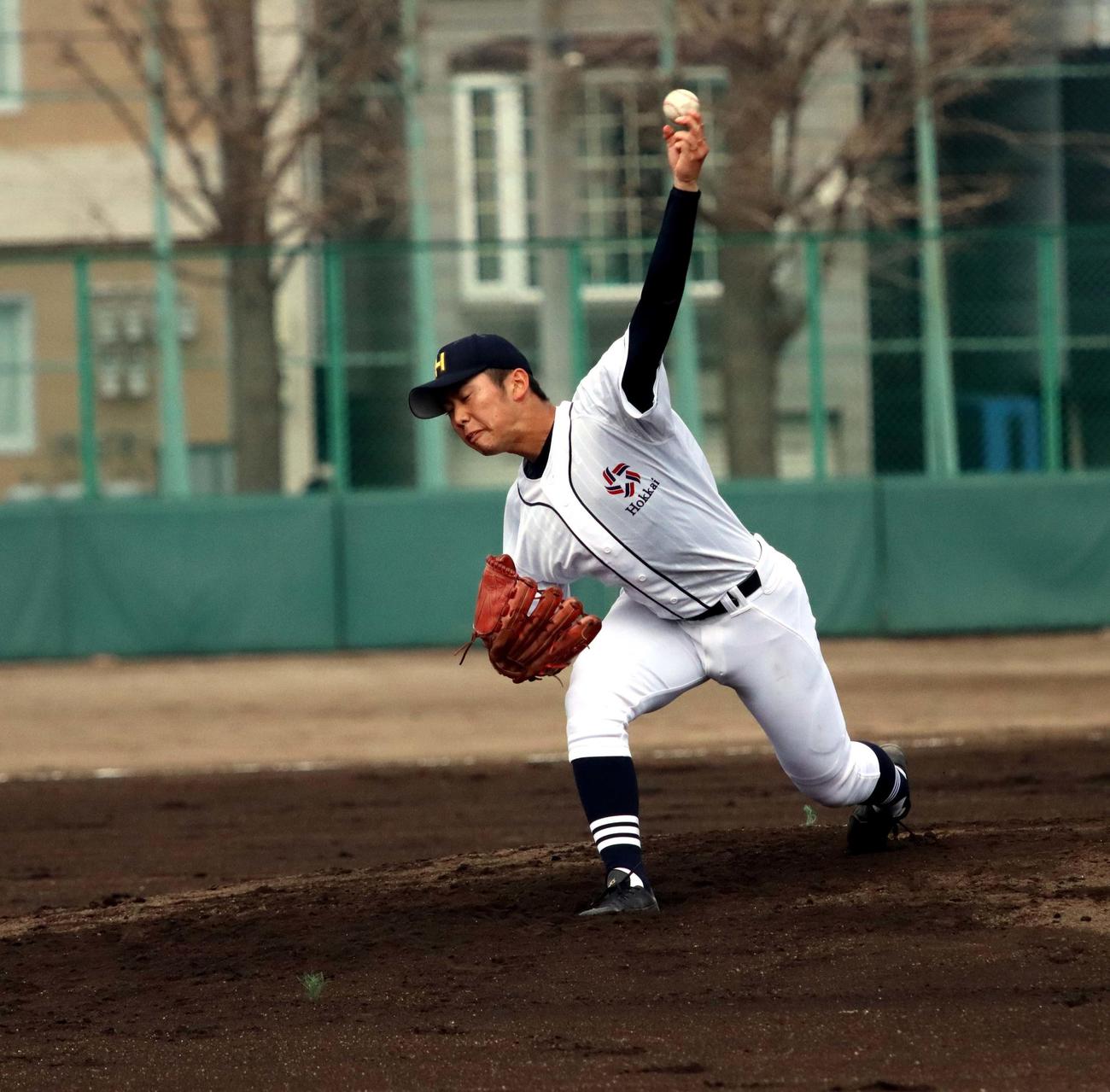 北海対札幌月寒　6回から2番手で登板し4回1安打無失点、10三振を奪った北海の吉田陽（撮影・永野高輔）