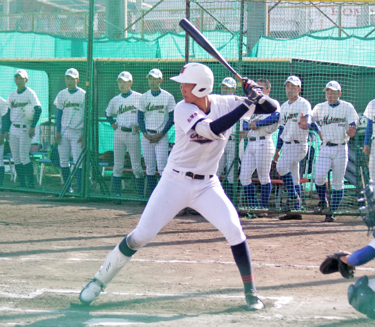 野手としてもプロ注目の岐阜第一・阪口楽投手はスケールの大きな打撃を披露（撮影・酒井俊作）
